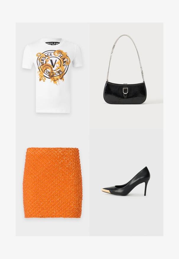 Valge lühikeste varrukatega t-särk, millel on ees must ringikujuline "Versace Jeans Couture" logo ning kaunid kuldsed barokkstiilis keerutised.; Oranž mini seelik, millel on tekstureeritud pind, esitleb teemantmustrit, millel on sädelevad ringikujulised pärlid üle kogu seeliku.; Mustmust suured mõõgapead; pöidla kurgus on metallist kullatooni aktsent. Sile pind ja peen disain.; Mustast lakknahast õlakott, millel on hõbedane pandla detail ja hõbedane kettrihm, kuvatud ühevärvse hele tausta ees.
