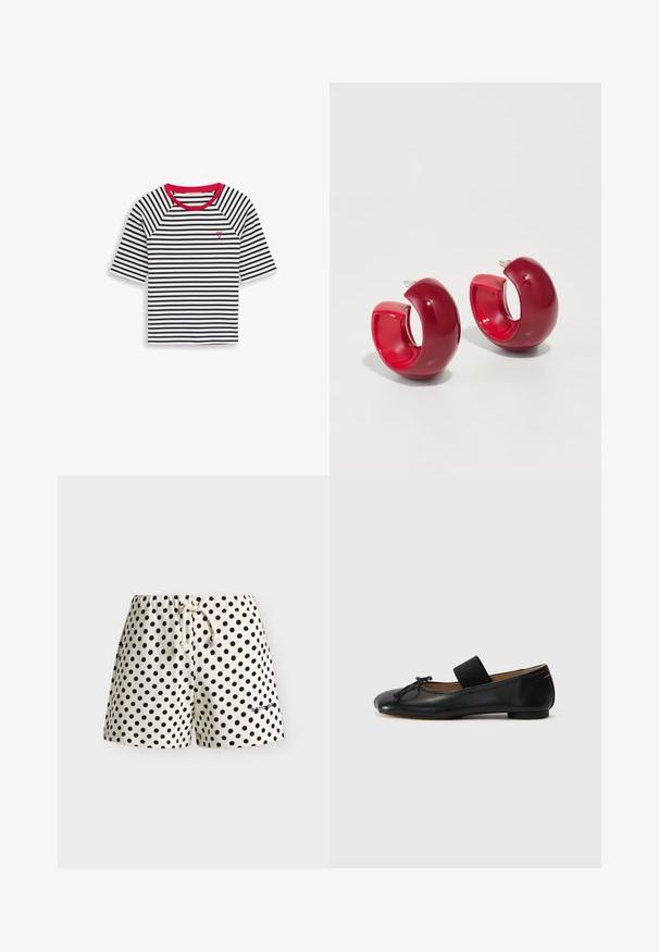 Chemise à rayures horizontales bleu marine et blanches avec un col rond rouge et une petite broderie de cœur rouge sur le haut gauche de la poitrine.; Short blanc à pois noirs, taille élastique avec cordon blanc et petit logo texte noir sur la jambe gauche.; Ballerines en cuir noir avec un bout arrondi, un petit nœud décoratif et une lanière élastique sur le cou-de-pied pour un maintien sécurisé. Semelle plate.; Boucles d'oreilles en acrylique rouge avec une finition brillante, présentant un design courbé et ouvert, ainsi qu'un fermoir à clou. La forme est ronde et épaisse.