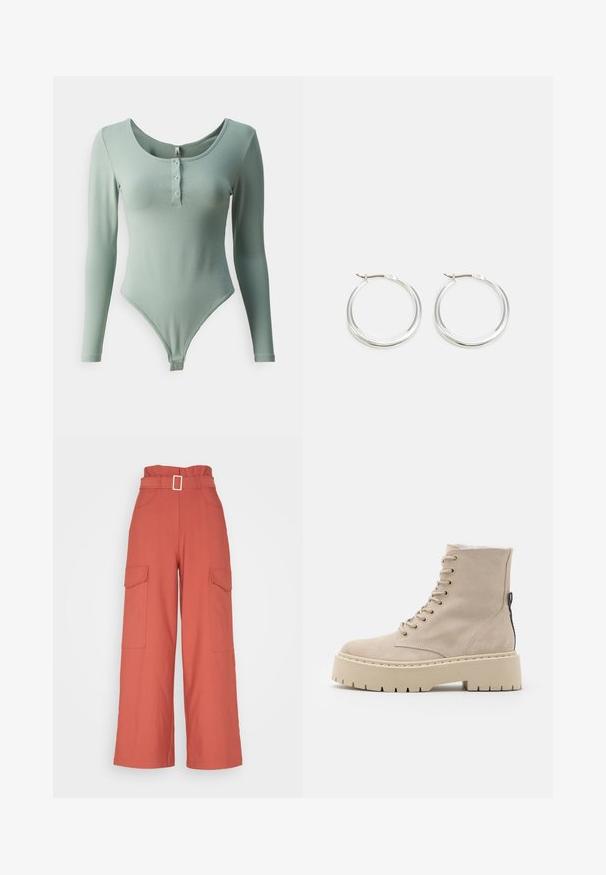 Langarm rompertje in lichtgroen, gemaakt van een zachte stof, met een ronde halslijn en een drievoudige knoopsluiting aan de voorkant.; 87Origins PAPER BAG TROUSERS - Cargobroek - salmon; Beige suède enkellaars met een platformzool, vetersluiting aan de voorkant en een zijrits. Heeft stikdetails en een gestructureerde zool.; Zilveren hoop oorbellen hebben een glad, rond ontwerp met een dun profiel en een veilige sluiting. Minimalistische stijl met een gepolijste afwerking.
