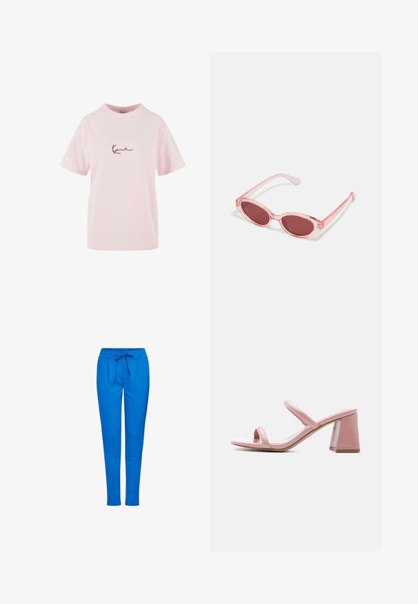 Karl Kani T-shirts print - pink dark red; Blå joggingbukser lavet af blødt stof, med elastisk talje og snøre, to forlommer og smal bendesign.; Pink laklæder sandal med hæl, to tynde remme og en blokhæl på hvid baggrund.; Lyserøde transparente solbriller med ovale linser, mørkerød toning og slanke stænger, der har en glat overflade og diskret detaljering på rammen.