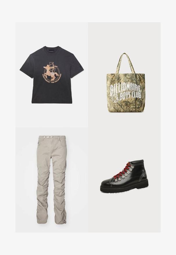 Neil Barrett DROPPED SHOULDER ROCK BAND ZODIAC SAGITTARIUS - T-shirt imprimé - black; Pantalons en tissu texturé beige avec un design froncé, dotés d'une fermeture à bouton, de cinq poches et d'une coupe droite.; Botte de randonnée en cuir noir avec lacets rouges, œillets métalliques, semelle noire épaisse et couture blanche détaillée sur un fond clair uni.; Sac fourre-tout à motif camouflage en tissu texturé avec deux poignées. Présente un logo blanc bien visible sur un côté.