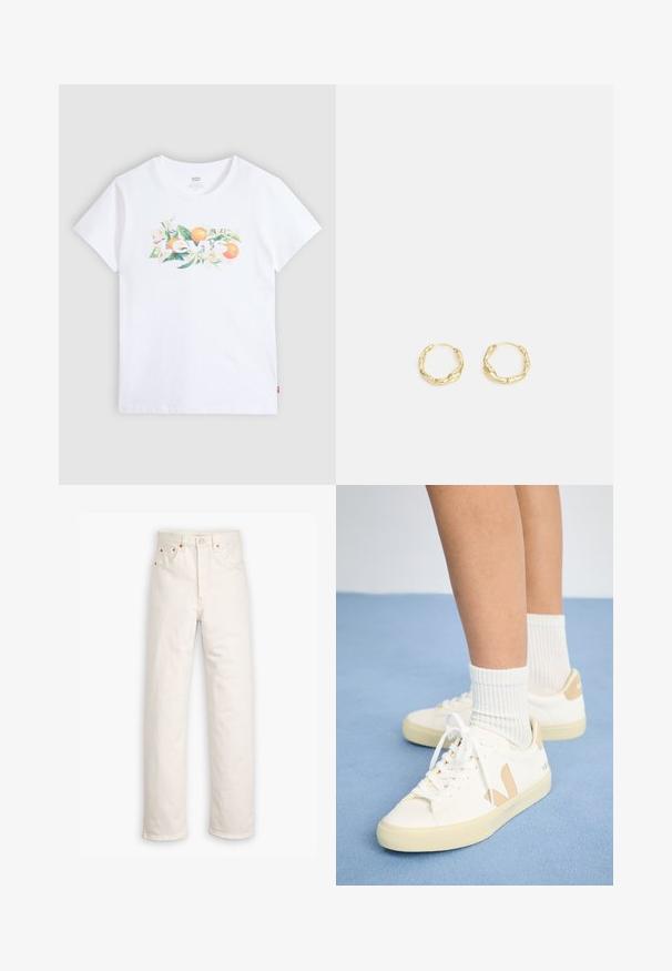 Witte T-shirt met korte mouwen, met een bloemen- en sinaasappelmotief achter de witte tekst "Levi's" op de borst.; Witte denim jeans met een recht gesneden ontwerp, vijf zakken en koperen hardware accenten. Afgeronde zoom aan de enkels.; Witte sneakers met tan accenten, ronde neus en witte veters. Draag met geribbelde witte sokken, tegen een lichtblauwe achtergrond.; Gouden creolen met een gestructureerd, onregelmatig oppervlak. Beschikt over een lichtgewicht ontwerp en een ronde vorm, geschikt voor dagelijks gebruik.