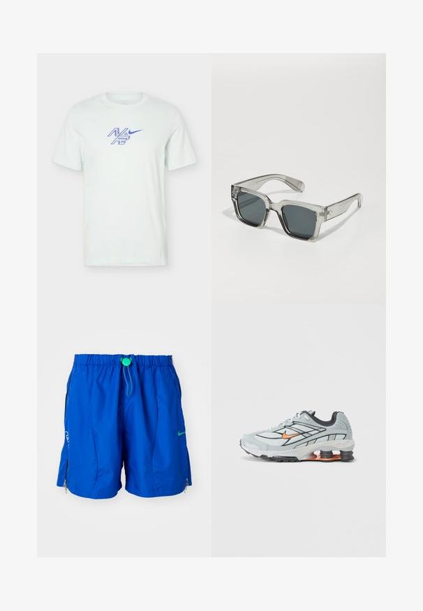 Λευκό κοντομάνικο T-shirt Nike με μπλε λογότυπο γραφικών και το κείμενο "Nike Racing" στο κέντρο του στήθους.; Μπλε αθλητικά μαγιό κοντά σορτς με ελαστική μέση και ρυθμιζόμενο κορδόνι. Διαθέτει τσέπες με φερμουάρ και λογότυπο μπροστά.; Ανοιχτό γκρι αθλητικό παπούτσι με μαύρες λεπτομέρειες, πορτοκαλί λογότυπο, διχτυωτό επάνω μέρος, επενδεδυμένο κολάρο και λαστιχένια σόλα με ορατές μονάδες απορρόφησης κραδασμών.; Διαυγή, υπερμεγέθη γυαλιά ηλίου με σκούρους φακούς, με χοντρό ορθογώνιο σκελετό και υφασμάτινες λεπτομέρειες στους βραχίονες. Κατασκευασμένα από διαφανές πλαστικό.
