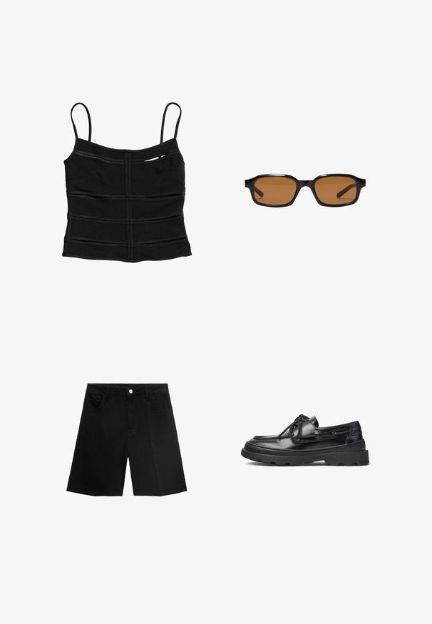 Sort tætsiddende crop top med tynde skulderstropper og vandrette sømdetaljer på stoffet.; Sorte denim shorts med lige snit, fem lommer og sølvfarvet knaplukning. Glat tekstur med minimal syning.; Sorte læder bådsko med rund tå, snørebåndsdesign, syninger og en kraftig gummisål med et tekstureret grebmønster.; Sorte rektangulære solbriller med tykke stel og brune tonede linser, vist forfra på en hvid baggrund.
