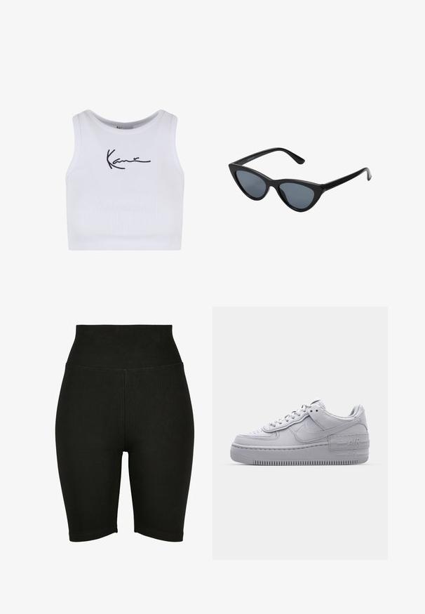 Λευκό crop top με ριμπ ύφανση, στρογγυλή λαιμόκοψη και μαύρο κεντημένο λογότυπο στο μπροστινό μέρος. Κομμένο κοντά στο σώμα για εφαρμογή που αγκαλιάζει.; Μαύρες ψηλόμεσες ποδηλατικές σορτς φτιαγμένες από ελαστικό ύφασμα, με λεία υφή και ραμμένη άκρη, σχεδιασμένες για άνεση και ευκολία κινήσεων.; Γκρι Nike Air Force 1 αθλητικό παπούτσι με πορώδη μύτη, λεία δερμάτινη επάνω επιφάνεια, χοντρή σόλα και ανάγλυφη λεπτομέρεια 'AIR' στην φτέρνα.; Μαύρα γυαλιά ηλίου cat-eye με σκούρους γκρίζους φακούς, κομψό πλαστικό σκελετό, μυτερές γωνίες και ίσιους βραχίονες. Χωρίς ορατό υλικό ή διακοσμητικά στοιχεία.