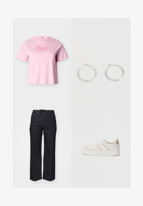 Hellrosa T-Shirt mit kurzen Ärmeln und rotem "Tommy Hilfiger, Co. Los Angeles, CA, USA" Text auf der Brust.; Dunkelblaue Denim-Hosen mit hoher Taille, weitem Bein und einem Bindegürtel. Sie verfügen über eine Standardnaht und einen sauberen Saum.; Weiße Sneaker mit beigen Wildlederakzenten, drei diagonalen Streifen, runder Zehenpartie, flacher Sohle und strukturierter Oberfläche. Branding an der Seite und an der Ferse.; Silberne Metallcreolen mit glatter, leicht gebogener Oberfläche und Klappverschluss vor schlicht weißem Hintergrund.