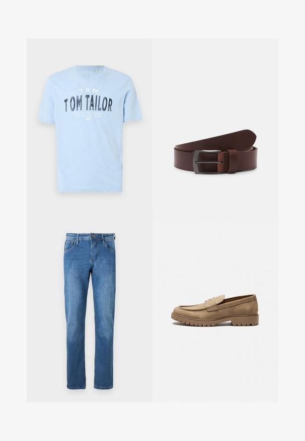 Lyseblå bomulds t-shirt med rund halsudskæring og korte ærmer. Den har kraftig sort trykt tekst: "TOM TAILOR" samt yderligere brandingdetaljer.; Denim jeans i medium blå med lige pasform. Har fem lommer, en knaplukning og synlige syninger langs sømmene.; Tan mockasiner i ruskind med rund tå, flad gummisål og dekorative syninger på overdelen. Har et slip-on design uden snørebånd.; Brun læderbælte med en glat tekstur, der har en buet spids og en rektangulær metalspænde i en mørk finish.