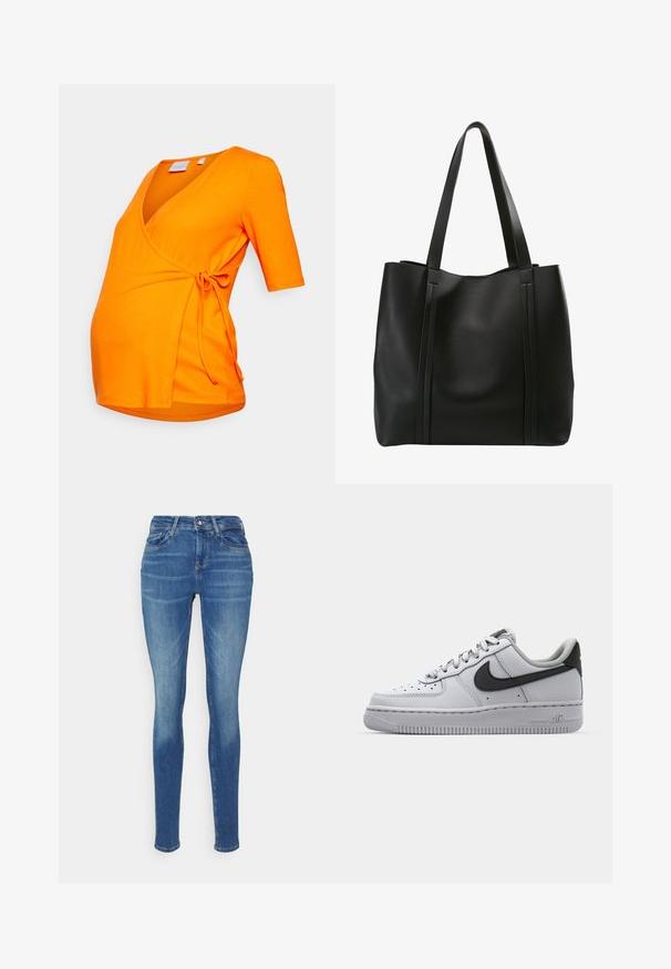 MAMALICIOUS MLALAIA WRAP TOP - T-shirt imprimé - mandarin orange; ONLY Tall ONLBLUSH - Jeans Skinny - medium blue; Sneaker en cuir blanc avec accents gris, bout rond, surface texturée, col rembourré et logo swoosh noir contrastant. Semelle avec coussin d'air.; Sac fourre-tout en cuir noir avec deux longues poignées, présentant un design minimaliste, une texture lisse et des coutures verticales sur le devant.