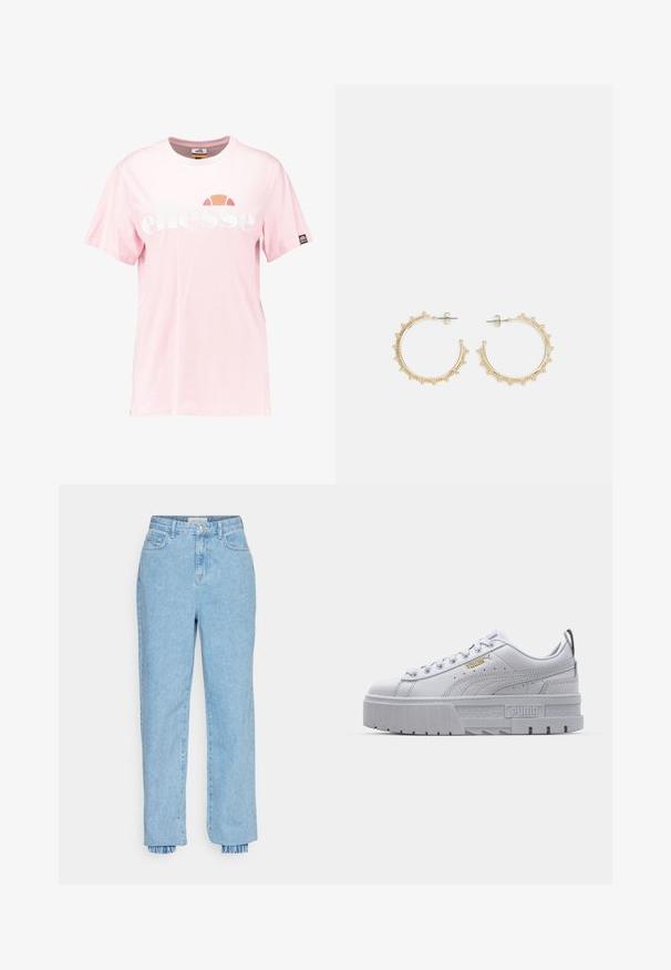 T-shirt en coton rose clair avec un grand logo "ellesse" blanc, col rond, manches courtes et un petit écusson logo sur la manche.; Pantalons en denim bleu clair avec une taille haute, des jambes droites et des poignets froncés. Présente un design classique à cinq poches et une fermeture à bouton à l'avant.; Baskets plateformes blanches avec une tige en cuir lisse, un col rembourré, une semelle en caoutchouc grise et des accents dorés arborant le logo Puma.; Boucles d'oreilles en or en forme de créole avec un design texturé, ornées de petites perles le long du bord. Elles ont une forme de créole fermée et un fermoir à clou.