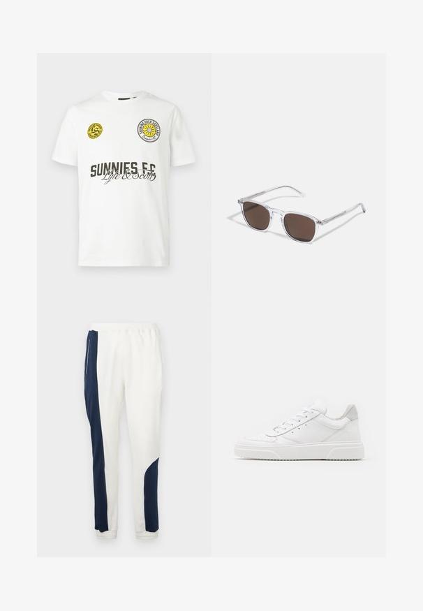 Camiseta blanca de manga corta con texto negro "SUNNIES FC", escrito "Lyle & Scott" y dos logos circulares amarillos en el pecho.; Pantalones de chándal blancos con paneles laterales en azul marino y puños elásticos, fabricados en un tejido suave con una textura lisa y una cintura con cordón.; Zapatillas de cuero blanca con un acabado suave, punta redondeada, cordones planos y una suela texturada. Acento de ante gris en el talón.; Gafas de sol de plástico transparente con lentes marrones rectangulares, que cuentan con finas varillas transparentes y acentos metálicos en las patillas.
