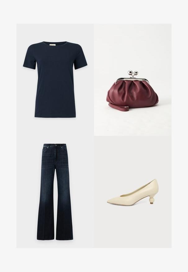 Schlichtes marineblaues T-Shirt mit kurzen Ärmeln und rundem Ausschnitt auf hellem grauem Hintergrund.; Dunkelblaue hoch taillierte weit geschnittene Jeans mit vorderen Taschen, Gürtelschlaufen und einem Knopf- und Reißverschluss.; Damenpumps in cremefarben mit spitz zulaufender Schuhspitze und niedrigem, kugelförmigem Absatz vor einfarbigem Hintergrund.; Kleine burgunderrote Lederclutch mit silbernem Metallverschluss und Handgelenksriemen auf weißem Hintergrund.