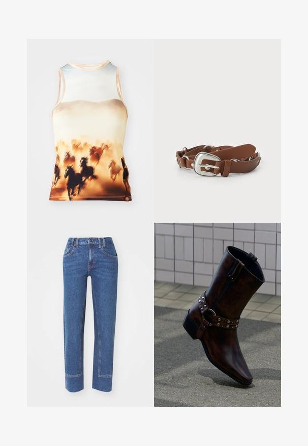 Mouwloos tanktop met een print van rennende paarden in bruine en crèmekleuren, gemaakt van een gladde stof met een ronde halslijn en een getailleerd ontwerp.; Blauwe spijkerbroek met een rechte pasvorm, vijf zakken en contrasterende stikseldetails. De stof heeft een lichte textuur en een klassieke afwerking.; Donkerbruine leren enkellaars met zilverkleurige studs en een riemdetail, afgebeeld tegen een betegelde muur en een betonnen vloer.; Bruine faux leren riem met een zilveren rechthoekige gesp, voorzien van een getextureerde rand en ronde hardware accenten.