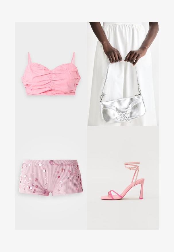 Lyserød rucheret cropped top med tynde stropper, der har en sweetheart-udskæring og en glat tekstur. Ingen udsmykninger eller mønstre.; Lyserøde ribbede shorts prydet med forskellige størrelser af skinnende lyserøde knapper spredt over stoffet.; Lyserød højhælet sandal med to tynde stropper over tæerne, en udtalt ankelrem og et firkantet tådesign. Hælen er slank og afsmalnet.; Sølvmetallic håndtaske med snøredetaljer, der har et slankt design og en kort strop. Tasken holdes i hænderne for at fremvise dens tekstur.