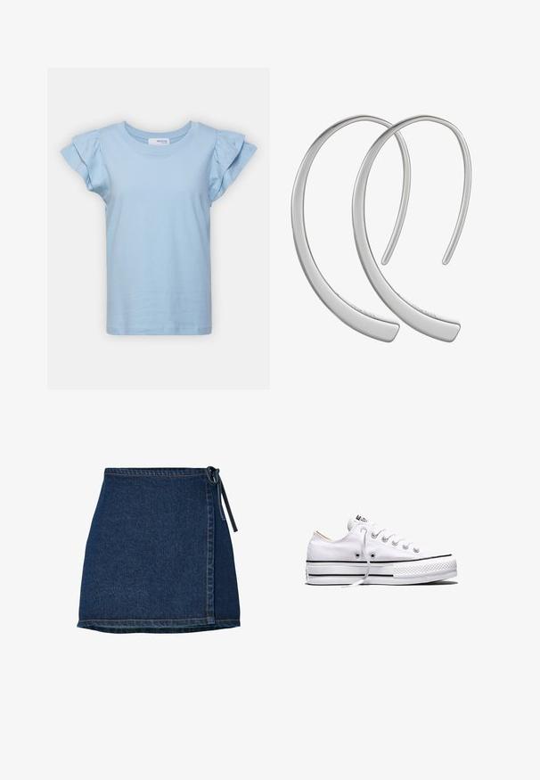 Selected SLFCAMILA RUFFLE TEE - T-shirts basic - sky blue; Denim nederdel med wrap-design, mørkeblå farve og en knyttet talje. Har syning detaljer langs kanten og sidesømmen.; Hvid lavtop lærredssneakers med hvide snørebånd, sorte striber på sålen og gummieret tekstureret tåhætte, sidevendt på hvid baggrund.; Sølvfarvede metal hoops øreringe med en glat, blank overflade og buet halvmåneform, der har et minimalistisk design uden synlige mønstre.