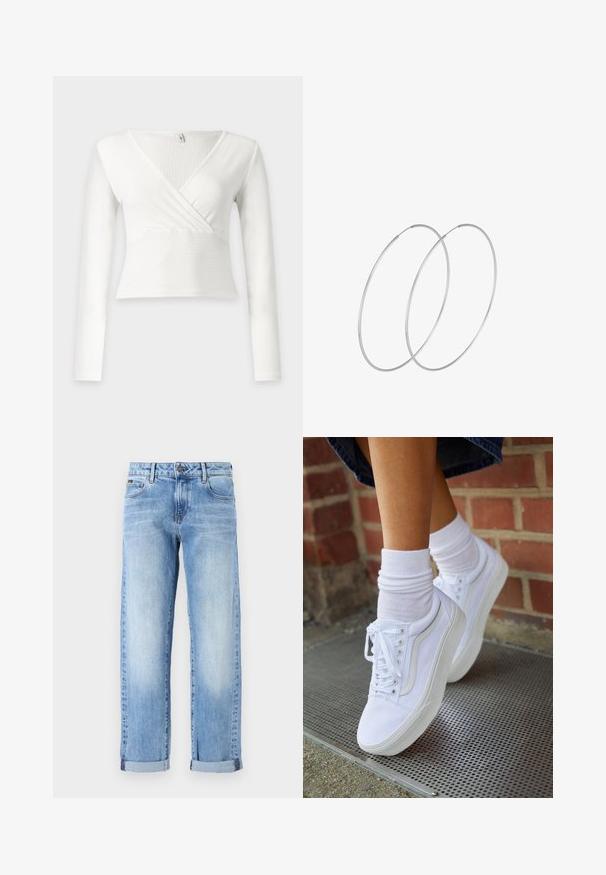 Weißes, geripptes Wickeloberteil mit langen Ärmeln, V-Ausschnitt und taillierter Passform, vor einfachem, hellem Hintergrund dargestellt.; Hellblaue Jeans aus Denim mit hochgekrempelten Säumen, Knopf- und Reißverschluss vorne sowie klassischem Five-Pocket-Design auf weißem Hintergrund.; Weiße Leinensneaker mit Gummisohlen, ausgestattet mit sechs Ösen, runder Zehenpartie und dezenten Nähten, kombiniert mit weißen Knöchelsocken.; Silberne Creolen mit minimalistischem Design. Rundform, glatte Oberfläche und dünnes Profil. Leichtgewichtig mit hochglänzender Oberfläche.
