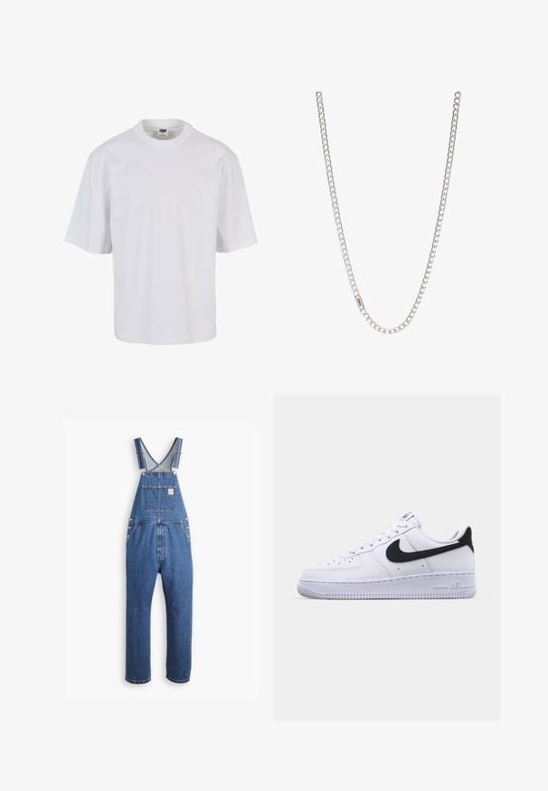 Weißes T-Shirt mit kurzen Ärmeln aus Baumwolle. Verfügt über einen Rundhalsausschnitt und einen lockeren Schnitt mit glatter Oberfläche sowie ohne sichtbare Muster oder Grafiken.; Denim-Latzhose in Mittelblau, mit verstellbaren Trägern, einer Brusttasche und metallischen Beschlägen, im lässigen Schnitt und geradem Bein-Design.; Weißes Leder-Sneaker mit einem strukturierten schwarzen Swoosh, flachen Schnürsenkeln und einer Gummisohle mit genoppetem Muster. "AIR" ist auf der Ferse eingeprägt.; Silberne Kettenhalskette mit ineinandergreifenden Gliedern, glatter Textur und einheitlicher rechteckiger Form. Sicherer Verschluss.