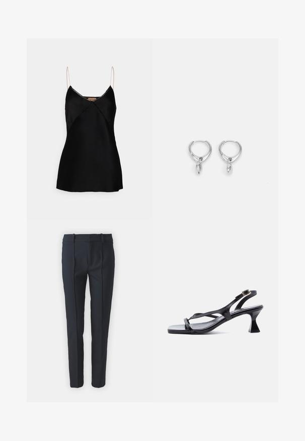 N°21 Top - nero; Pantalones de corte ajustado en azul marino con una textura suave, que presentan pliegues frontales, pasadores para cinturón y un diseño de pierna recta, fabricados con un tejido ligero.; Sandalia de mujer de cuero negro con tiras finas, punta cuadrada, hebilla ajustable en el tobillo y tacón acampanado de altura media.; Pendientes de aro plateados con un diseño liso y redondeado que presenta una gota colgante puntiaguda. El acabado es brillante y reflectante, resaltando una elegancia sencilla.