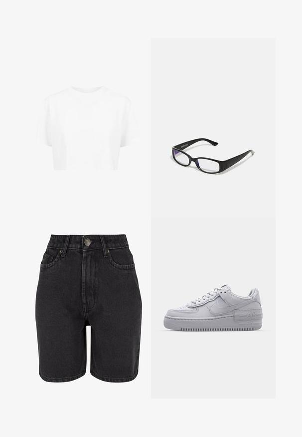 Hvid cropped t-shirt, korte ærmer, rund halsudskæring, lavet af blødt stof, uden synlige mønstre eller distinkt hardware.; Sorte denimshorts med høj talje, fem-lomme design og metalknaplukning. Stoffet har en glat tekstur med let fading.; Grå Nike Air Force 1 sneakers med perforeret tå, glat læderoverdel, tyk sål og præget 'AIR' detalje på hælen.; Sorte rektangulære briller med klare linser. Blank finish, smalle stænger, og lilla nuance synlig i kanterne af linsen.