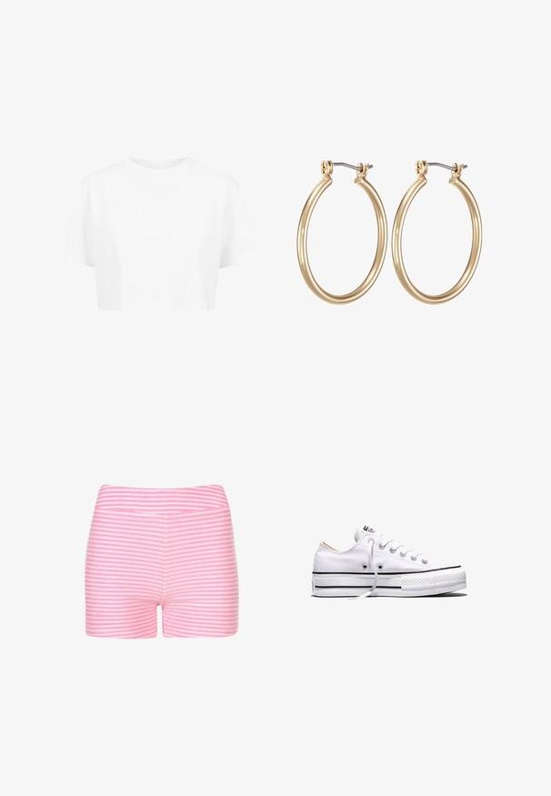 Hvid cropped t-shirt, korte ærmer, rund halsudskæring, lavet af blødt stof, uden synlige mønstre eller distinkt hardware.; Lyserøde og hvide stribede shorts lavet af blødt stof. Har et tætsiddende design og en glat talje med ingen ekstra detaljer eller hardware.; Hvid lavtop lærredssneakers med hvide snørebånd, sorte striber på sålen og gummieret tekstureret tåhætte, sidevendt på hvid baggrund.; Guldfarvede metal hoops øreringe med et glat, cirkulært design og en sikret hængsel-lukning. Letvægts med en poleret overflade.