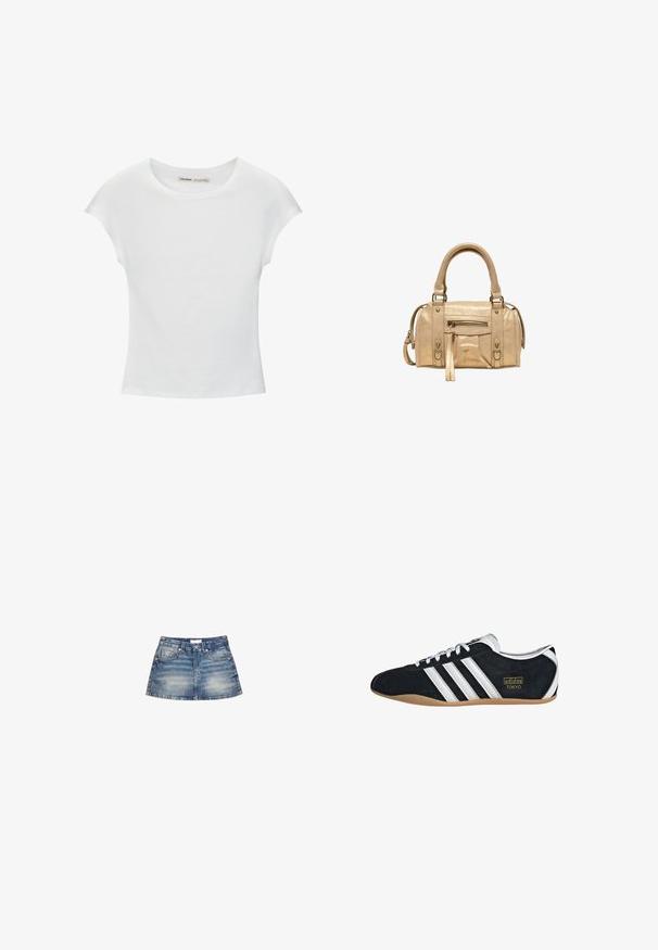 Hvid bomuld t-shirt med korte, opsmøgede ærmer, rund halsudskæring og lige kant. Glat tekstur uden synlige mønstre eller detaljer.; Denim mini nederdel i lyseblå vask, med en tætsiddende talje, forlommer og en svungen kant med let falming og færdige kanter.; Sort ruskinds sneaker med hvide tre striber, guldlogo og en brun gummisål. Har et lavprofil snørebåndsdesign.; Stradivarius Håndtasker - beige