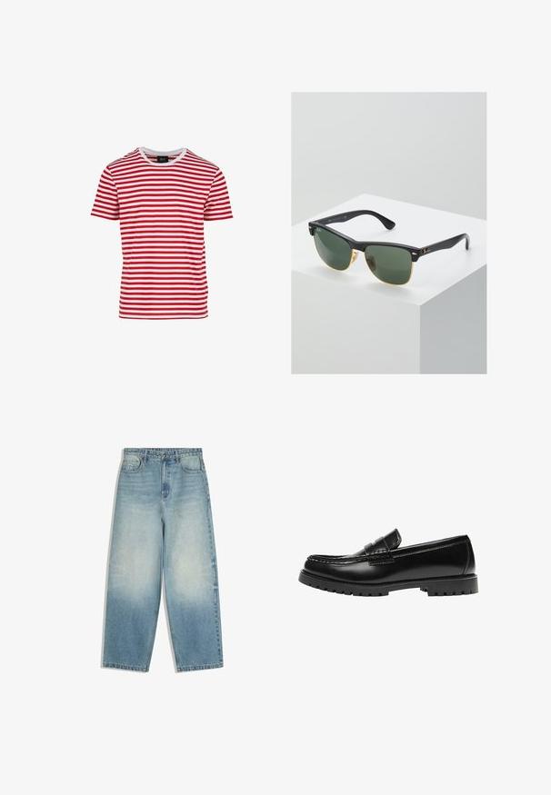Rød- og hvidstribet kortærmet t-shirt med rund hals, lavet af stof med en glat tekstur. Har jævne vandrette striber.; Lyseblå vide denimjeans med forlommer, knaplukning og falmet vaskepatina på lår og knæ.; Sort læderloafer med en kraftig gummisål og klassiske penny-strap detaljer, vist fra ydersiden.; Ray-Ban solbriller med grønne linser, sorte plastikstel og gyldne detaljer ved kanterne. Firkantet form med mat finish.