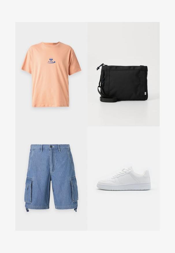 ferskenfarvet bomulds t-shirt med korte ærmer, en rund halsudskæring og et blåt trykt logo med et paddeldesign og teksten "NY PADEL."; Blå denim cargo shorts med knaplukning, to forlommer og to store sidelommer med klap. Inkluderer justerbare snore ved kanten.; Hvide sneakers lavet af glat syntetisk materiale, med flade snørebånd, perforeret tå og en gummisål med et tekstureret grebmønster.; Sort stof skuldertaske med en struktureret overflade, justerbar rem og snørelukning. Har kraftige syninger og et sideetiket.