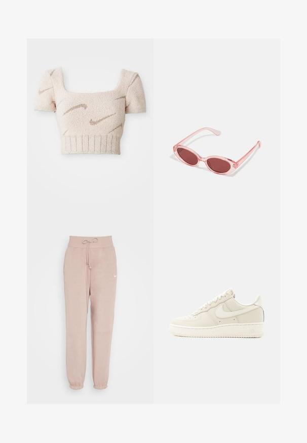 Kortærmet cropped top i blød, tekstureret stof. Lys pink farve med brune, bølgete mønstre. Fyrkantet udskæring og ribbet kant.; Nike Sportswear W PHNX FLC HR OS - Træningsbukser - diffused taupe/sail; Beige Nike Air Force 1 sneaker i lav model med snørelukning og gummisål, vist fra ydersiden på en hvid baggrund.; Lyserøde transparente solbriller med ovale linser, mørkerød toning og slanke stænger, der har en glat overflade og diskret detaljering på rammen.