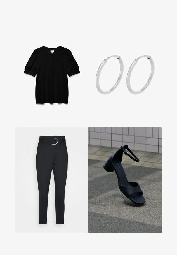 Schwarzes Kurzarmoberteil mit Rundhalsausschnitt, aus glattem Stoff. Mit Puffärmeln und lockerer Passform. Einfaches, ungeschmücktes Design.; Schwarze maßgeschneiderte Hose mit figurbetontem Schnitt, flachem Bund, zwei Seitentaschen und einem silbernen, runden Schnallen-Gürtelakzent.; Schwarzer Ledersandal mit offenen Zehen, Knöchelriemen und niedrigem Blockabsatz, der über Asphalt nahe einer gefliesten Wand schwebt.; Silberne Creolen, kreisförmig, mit glatter, glänzender Oberfläche und gleichbleibender Breite. Minimalistisches Design ohne zusätzliche Akzente.
