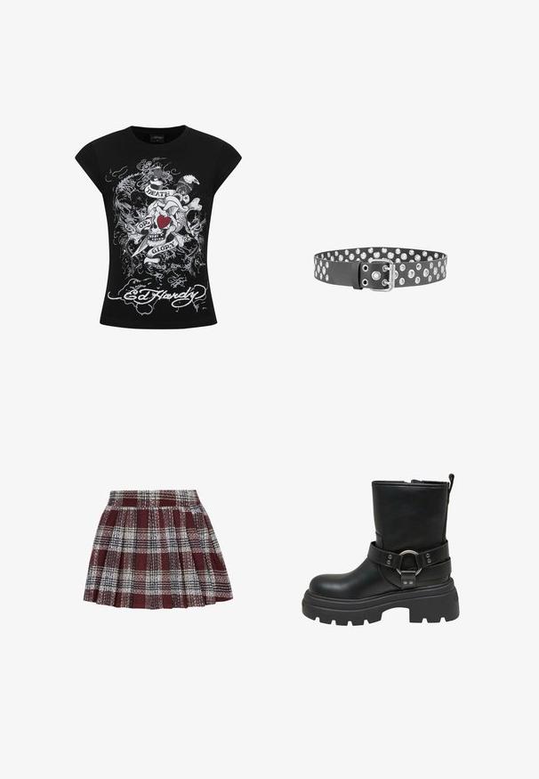 Ed Hardy WOMENS DEATH OR GLORY LOVE CAP SLEEVE - T-shirt print - black; Rood en zwart geruite plissé rok van een gestructureerde stof. Voorzien van een aangesloten tailleband en een uitlopende vorm met afwisselend witte en groene lijnen.; Zwarte leren enkelboot met een chunky zool, voorzien van een bandje met een zilveren ringaccent. Zachte textuur, ronde neus en een trek lus aan de achterkant.; Zwarte leren riem met meerdere ronde zilveren studs en een zilveren rechthoekige gesp op een witte achtergrond.