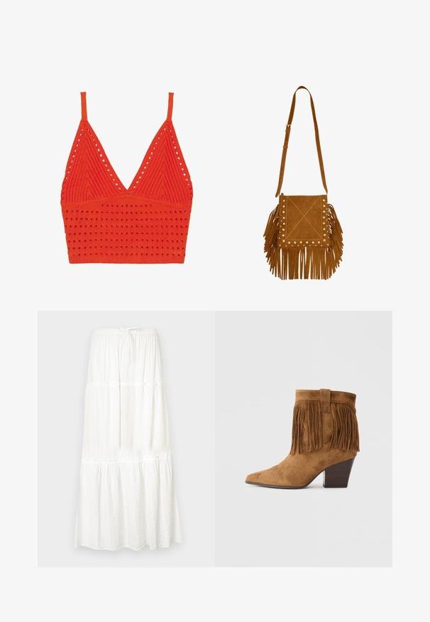 Top de sujetador de punto rojo con cuello en V, tirantes finos, patrón texturizado con agujeros y una banda ajustada en la parte inferior.; Falda larga blanca con diseño de capas, cintura elástica y cordón ajustable. Hecha de tela ligera con acabado texturizado.; Botín de ante marrón hasta el tobillo con punta afilada, detalle de flecos en el cuello y tacón de madera apilada. Textura suave en toda su superficie.; Bolso bandolera de ante marrón con correa ajustable, decorado con tachuelas metálicas y flecos en los laterales y la parte inferior.