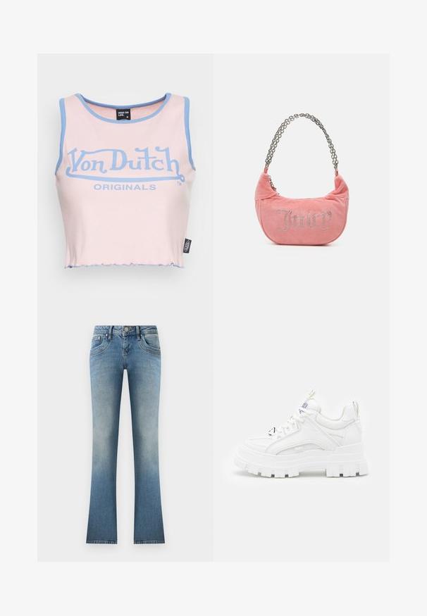 Top corto de canalé rosa con ribete azul claro y un gran logo azul de "Von Dutch". Presenta un dobladillo sin rematar y una etiqueta en el costado.; Jeans de mezclilla de tiro acampanado en azul claro. Presentan un acabado desgastado, cinco bolsillos y un cierre de botón con pasadores para cinturón en la cintura.; Zapatillas deportivas blancas y gruesas con un revestimiento texturizado, cuello acolchado y suela gruesa y estriada. Presentan cordones negros en contraste y un detalle de marca.; Juicy Couture KIMBERLY SMALL SET - Bolso de mano - pink