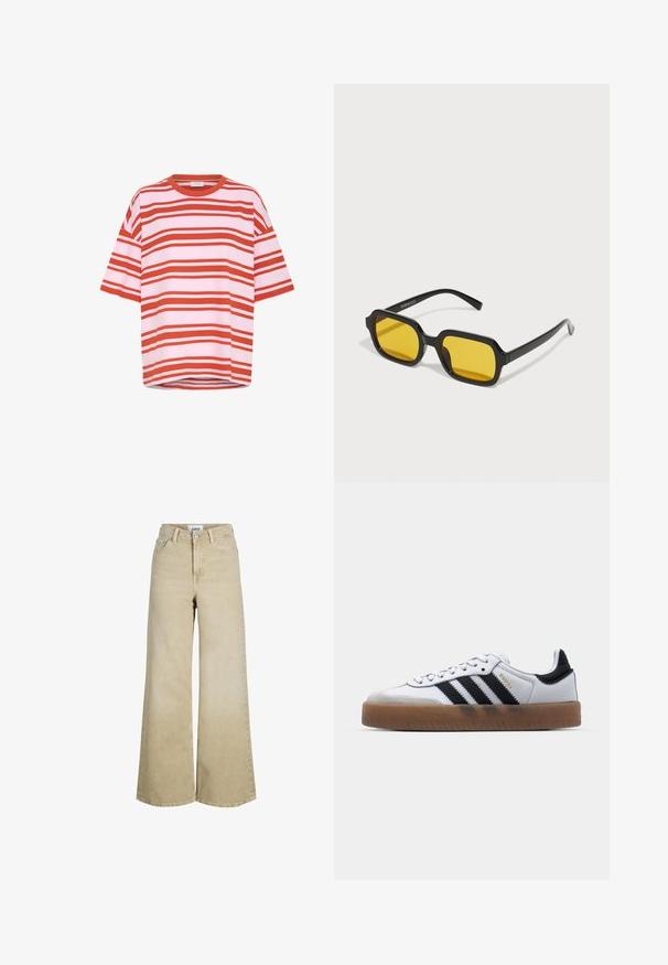 Rood en wit gestreept T-shirt met korte mouwen, gemaakt van zachte stof met een relaxte pasvorm en ronde hals, met horizontale lijnen.; Beige high-waist jeans met wijde pijpen, voorste knoop en rits, riemlussen en voorzakken.; Witte leren sneakers met zwarte strepen, gumrubberen buitenzool, ronde neus, vetersluiting en een zachte grijze suède neuskap.; Zwarte rechthoekige zonnebril met gele lenzen. Kenmerken zijn onder andere dikke monturen en een hoekig ontwerp met een gladde, glanzende afwerking.