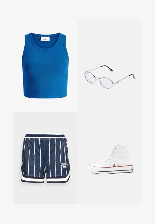 Blauwe geribde crop top met brede halslijn, zonder mouwen ontwerp, en een label met de tekst "JJXX" in het midden van de halslijn.; Marine net shorts met verticale witte strepen, elastische tailleband en witte afwerking. Kenmerkt een logo in het wit op het linkerpijp.; Witte hoge canvas sneakers met rode "love" borduursel, rubberen neuskap en tonale veters. Heeft een rood en marineblauw streepje op de zool.; Zilveren metalen ovale bril met heldere glazen, voorzien van decoratieve zijkanten en zwarte uiteinden op de pootjes voor extra grip en comfort.