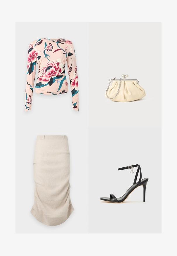 Diane von Furstenberg LONG SLEEVE SHIRT - Langærmet T-shirt - light pink; Beige nederdel til knæet, lavet af blødt stof, med rynkede detaljer og en glat tekstur. Elastisk taljebånd for et tætsiddende look.; Sort hæl-sandal med smal ankrem, firkantet tå-boks, glat lædermateriale og metalspænde som pynt.; Plisseret beige læderclutch med en sølvmetalramme, der har to runde dekorative låse og en sølvkædetrasporte.