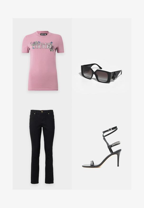 Roze katoenen T-shirt met korte mouwen en een ronde halslijn. De voorzijde heeft een grafisch patroon met bloemen en de tekst "VERSACE JEANS COUTURE" in gedurfde letters.; Zwarte denim jeans met een rechte snit, vijf-pocket ontwerp, knoopsluiting en gouden hardware accenten. Zachte textuur met minimale details.; Zwarte sandaal met hoge hak, smalle enkelband, middenvoetband versierd met zilveren schakels en een open teenontwerp.; Zwarte rechthoekige zonnebril met gradient lenzen. Stevige kunststof montuur heeft een unieke kromming aan de bovenkant en een opvallend logo-accent aan de zijkant.