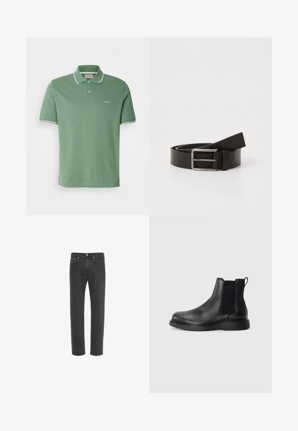 Groene poloshirt van katoen, met een kraag, een tweeknoopssluiting en witte afwerking op de mouwen met subtiele logo-embroidering.; Zwarte rechte denim jeans met knoop- en ritssluiting aan de voorkant, voor- en achterzakken, weergegeven op een witte achtergrond.; Zwarte leren Chelsea boots met een gestructureerde afwerking, elastische zijpanelen en een stevige rubberen zool. Subtiele branding op de hiel.; Zwarte leren riem met een matte afwerking, voorzien van een rechthoekige metalen gesp en een band met het Calvin Klein-logo.