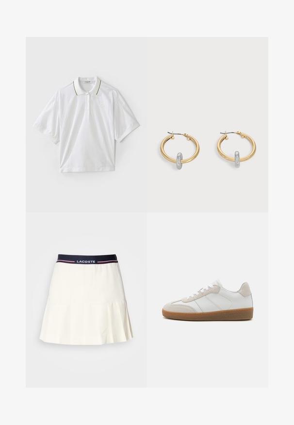 Weißes Polohemd mit kurzen Ärmeln, ausgestattet mit einer Knopfleiste, grünen und gelben Kragenakzenten sowie seitlichen Mesh-Details. LACOSTE-Logo vorhanden.; Weißer plissierter Rock mit einem marineblauen Bund, der das Lacoste-Logo und rote Akzente zeigt. Hergestellt aus einem glatten, weichen Material.; Weiße Leder-Sneaker mit beige Suede-Akzenten, strukturiertem Zungenbereich und Gummisohle. Verfügt über weiße Schnürsenkel und dezente eingestickte Details.; Paar goldfarbene Creolen mit kleinem silberfarbenem Schlaufen-Detail an jeder, vor hellem grauem Hintergrund präsentiert.