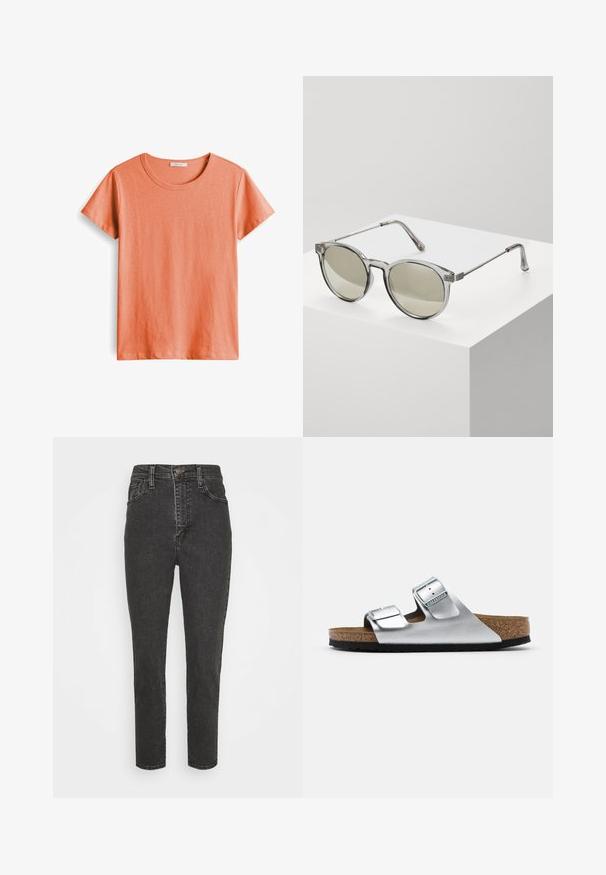 Korte mouwen T-shirt in licht koraal, gemaakt van zachte katoen, met een ronde hals en een gladde textuur zonder patronen of accenten.; Zwarte denim jeans met hoge taille en een slim fit, voorzien van een knoopsluiting, riemlussen en een klassieke vijf-pocket ontwerp.; Zilveren leren sandaal met twee verstelbare gespen, kurken voetbed en een gestructureerde zwarte rubberen zool. Open teen ontwerp met zachte randen.; Ronde zonnebrillen met transparante grijze monturen en grijs-getinte lenzen. Metalen accenten op de veren en gebogen armen voor stabiliteit.