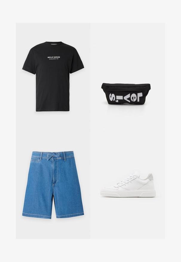 Zwarte katoenen T-shirt met korte mouwen, met witte bedrukte tekst "REPLAY GARAGE OPGERICHT 1981" gecentreerd op de borst.; Lichtblauwe denim short met een trekkoord in de taille, voorzakken en contrasterende stiksels. Klassiek ontwerp, knielange snit.; Witte leren sneakers met een gladde afwerking, ronde neus, platte veters en een gestructureerde zool. Grijze suède accent bij de hiel.; Zwarte stoffen tas met een platte vorm, voorzien van vet witte tekst. De ritssluiting bevindt zich aan de bovenkant, met een lus-detail aan één kant.
