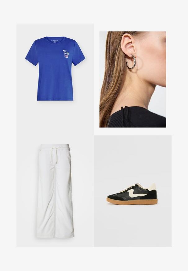T-shirt bleu à manches courtes et col rond, avec un petit motif de cocktail et le texte "Bella Italia" sur la poitrine gauche.; Pantalon blanc à coupe large en coton doux. Il présente une taille élastique avec un cordon de serrage et un détail discret sur les coutures latérales.; Baskets en daim et cuir noir avec un swoosh latéral crème et un talon crème clair. Dotées de lacets beige et d'une semelle en caoutchouc gomme.; Boucle d'oreille en argent avec une finition polie, présentant de petits détails en or et de forme ronde, portée sur le lobe.