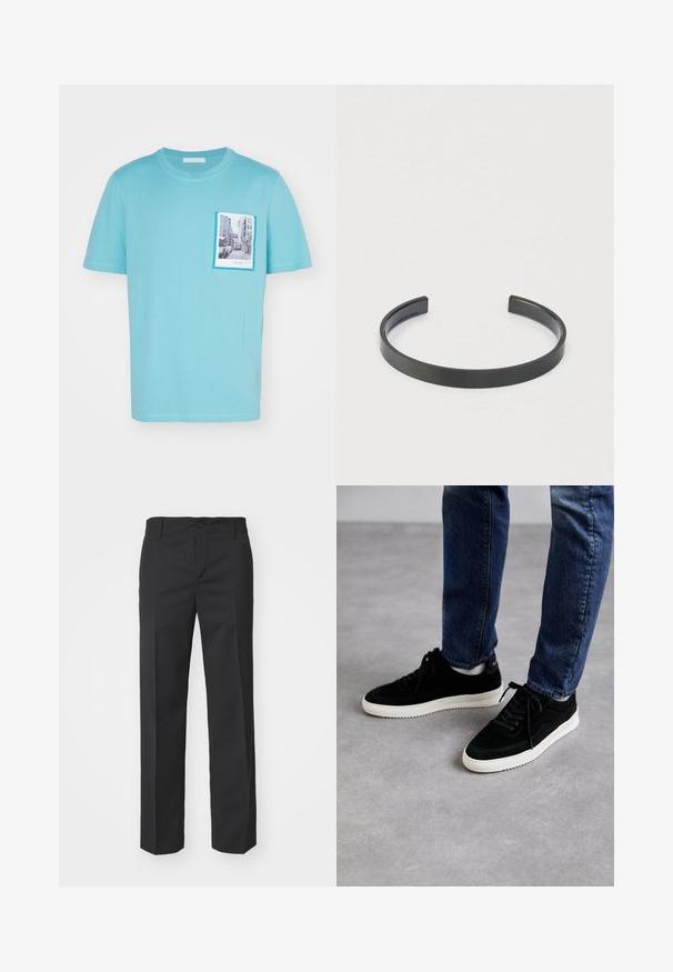 T-shirt en coton bleu clair avec un imprimé de scène de rue sur la poche avant, bordé d'un cadre bleu contrasté, manches courtes.; Filippa K TROY TROUSERS - Pantalon classique - black; Des baskets en suède noir avec une semelle en caoutchouc blanc, présentant un design classique à talon bas, un bout rond et des lacets plats noirs.; Bracelet en métal noir à ouverture, avec une surface lisse et des bords arrondis sur un fond clair.