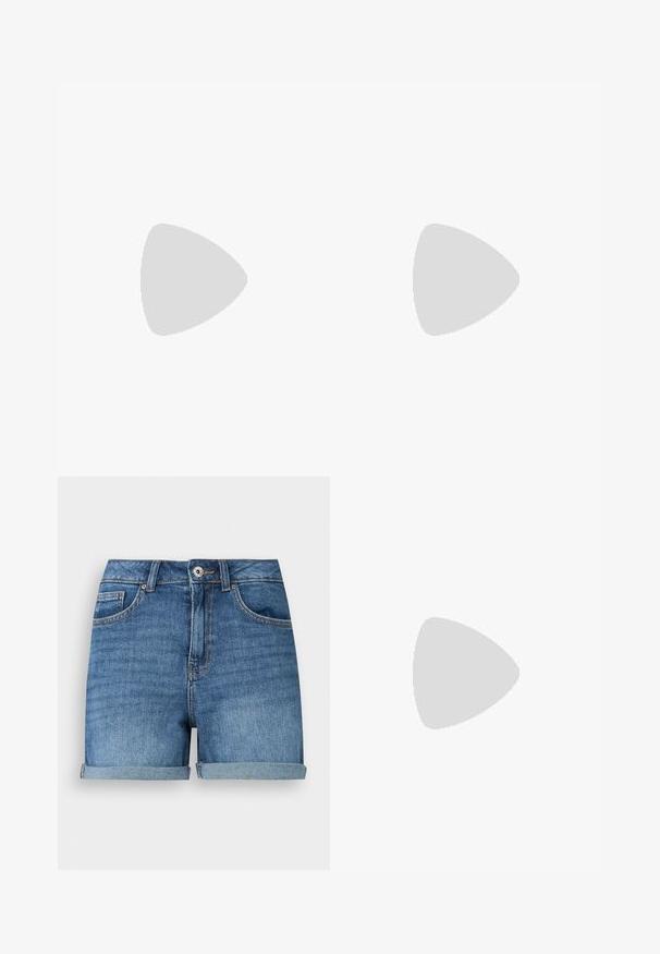Poloshirt met lange mouwen, witte basis met marineblauwe en lichtblauwe horizontale strepen. Opvallende witte kraag en zachte katoenen textuur.; Blauwe denimshorts met omgeslagen zomen, vooraan knoop- en ritssluiting, taillebandlussen en voor- en muntzakken.; Simmi London DALA - Klassieke pumps - black; Zwarte leren handtas met bovenhandvat, klep met gouden sluiting en afneembare schouderriem tegen een witte achtergrond.