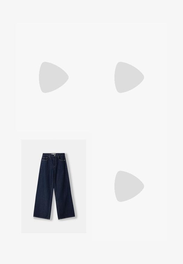 Kortærmet polo-shirt i mørkerød og creme striber med lyseblå accenter, der har krave og knaplukning. Blødt strikket stof.; Mørkeblå vidde denimjeans med knap- og lynlås foran, forlommer og bæltestropper, lagt fladt på en hvid baggrund.; Sort ruskindssneaker med tre hvide striber, gummisål og et lille gyldent logo på siden. Har en glat sort foring indvendigt.; Runde, bruntonede solbriller med en glansfuld bordeauxramme. Slanke arme med diskret brandingdetalje. Flad linsedesign.