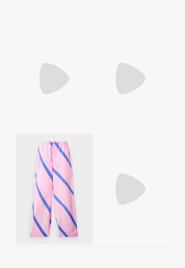 Débardeur sans manches rose et crème avec un motif tie-dye, texture froncée sur le devant et un col rond.; Pantalon large rose à rayures diagonales bleues, taille élastique et fermeture à cordon, présenté sur un fond neutre.; Filippa K REY FLATS - Ballerines - bright red; Sac de courses réutilisable avec motif floral rose et rouge, posé debout sur un fond uni clair.