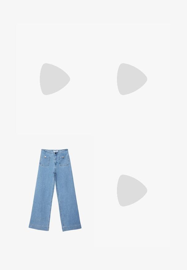 T-shirt blanc à manches courtes avec bordure noire le long du col, des manches et de la couture courbe sur la poitrine, posé à plat sur un fond blanc.; Jean en denim bleu clair à jambes larges, taille haute, poches avant fermées par des boutons argentés, fermeture par bouton et zip.; Sneakers en suede noir avec trois bandes blanches, logo doré et semelle en caoutchouc marron. Présente un design à lacets à profil bas.; Sac fourre-tout en cuir noir avec une texture lisse, un haut arrondi doux et de larges poignées. Présente une couture minimale et une silhouette décontractée.
