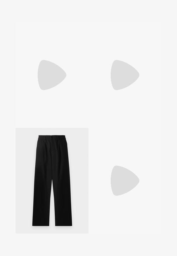 Schwarzes Poloshirt aus Baumwolle mit einem gelben gestreiften Kragen, einer Zwei-Knopf-Leiste und einem gestickten runden Logo auf der linken Brust.; Schwarze, weit geschnittene Hosen mit einem elastischen Bund und einem vorderen Knopfverschluss. Hergestellt aus einem glatten Stoff ohne sichtbare Muster.; Schwarze Lederloafers mit einer robusten, strukturierten Gummisohle, ausgestattet mit einem vorderen Riemen und subtilen Logodetails an der Ferse.; Schwarze rechteckige Kulturtasche aus strukturiertem synthetischem Material, mit einem silbernen Logo auf der Vorderseite und einem seitlichen Griff für einfaches Tragen.