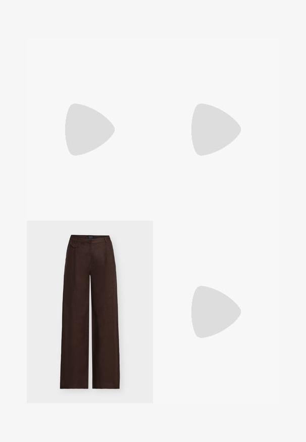 Pull en maille marron foncé à manches courtes avec un col rond et des poignets et un ourlet côtelés, présenté sur fond blanc.; Pantalon large marron foncé à taille haute avec une petite poche décorative à rabat sur le devant droit de la ceinture.; Ballerine en cuir noir avec un bout arrondi, texture lisse et un accent logo doré sur le côté. Placée au-dessus d'une surface réfléchissante.; Sac à main en cuir marron avec haut froncé, doubles anses d'épaule, poignée découpée rectangulaire et petit charm en forme de cœur doré sur le côté.