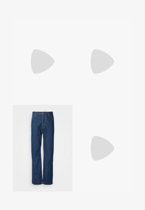 Camisa polo beige con cuello, tapeta de tres botones y logo negro bordado en el lado izquierdo del pecho. Mangas cortas con acentos blancos.; Jeans de denim azul con un diseño de pierna recta, que cuentan con una bragueta de botones, cinco bolsillos y costuras de contraste a lo largo de las costuras.; Zapatillas de cuero negro con una textura suave, punta redondeada, suela plana de goma y cordones a tono. Presentan el logotipo dorado "BOSS" en el lateral.; Bolsa de viaje de cuero negro con dos asas superiores, una correa de hombro desmontable y un bolsillo frontal con cremallera para almacenamiento adicional.