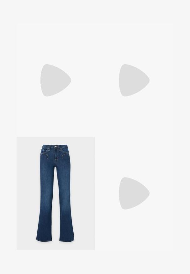Top burdeos de manga larga hecho de tejido acanalado, con un escote y un dobladillo en forma de ondas, y una silueta ajustada.; Vaqueros de mezclilla azul oscuro con cintura alta, botón y cremallera delanteros, y piernas acampanadas.; ALDO NELTA - Bailarinas - black; Pequeño bolso negro brillante con dos asas largas y detalles de cordón lateral sobre un fondo claro liso.