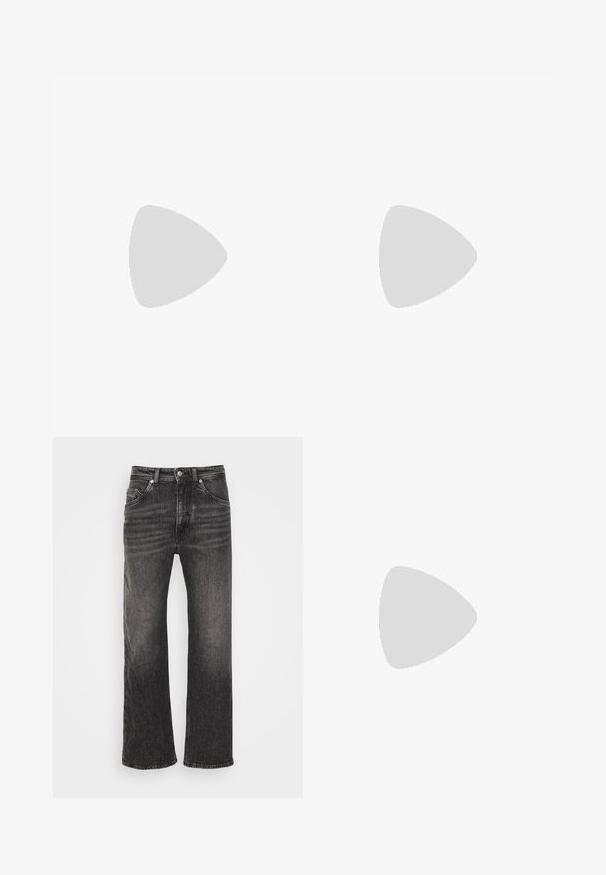 Sort poloshirt med korte ærmer, tre-knaps slids og rødt rektangulært Hugo-logo på venstre bryst og indersiden af kraven.; DRYKORN WAYDE - Jeans Relaxed Fit - black; Sort lædersko med snørebånd, tyk rillede sål og lav hæl vist på en hvid baggrund.; Sorte rektangulære solbriller med mørke linser. Mat finish, guld branding på templet og lige, tilspidsede arme.